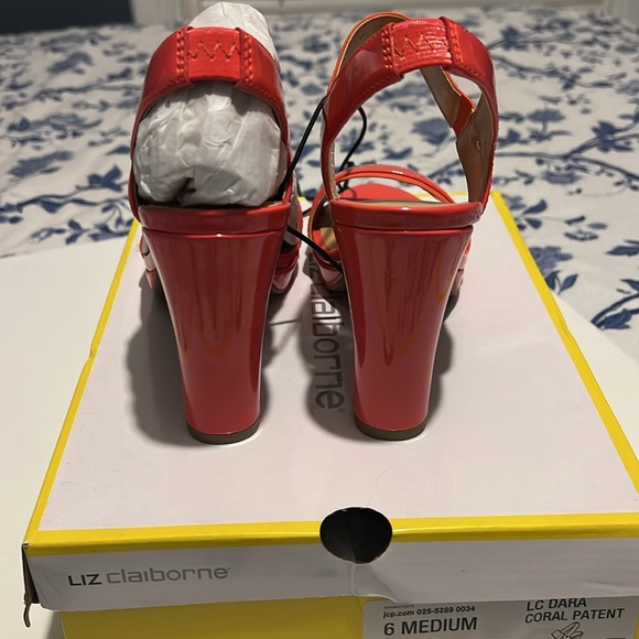 New Liz claiborne coral patent size 6M - Picture 3 of 3